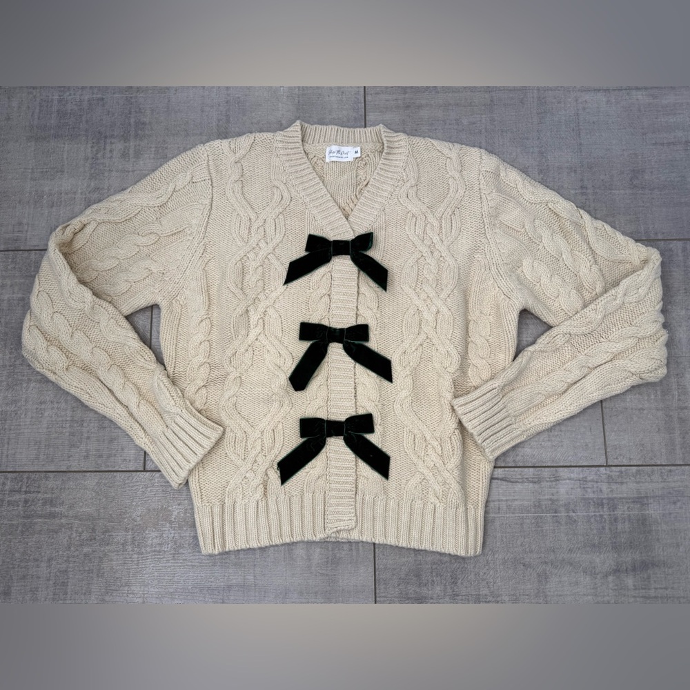 NWT Women’s Cream Cable Knit Emerald Velvet Bow Cardigan Size Medium